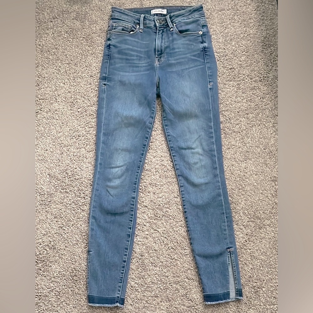 Good American Good Legs Split Hem Ankle Jeans - Picture 6 of 7